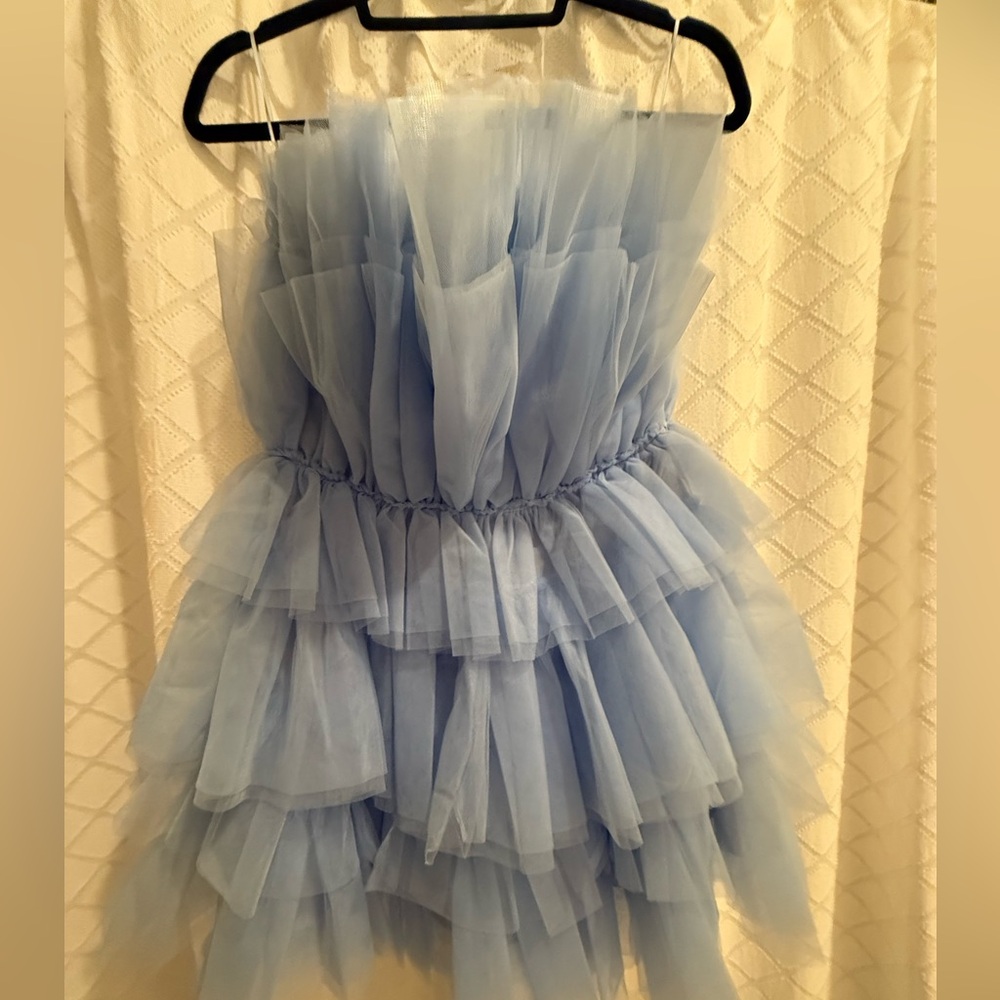 MABLE Baby Blue tulle tiered cocktail dress
$89.00 • Brand: Mable
Size Large